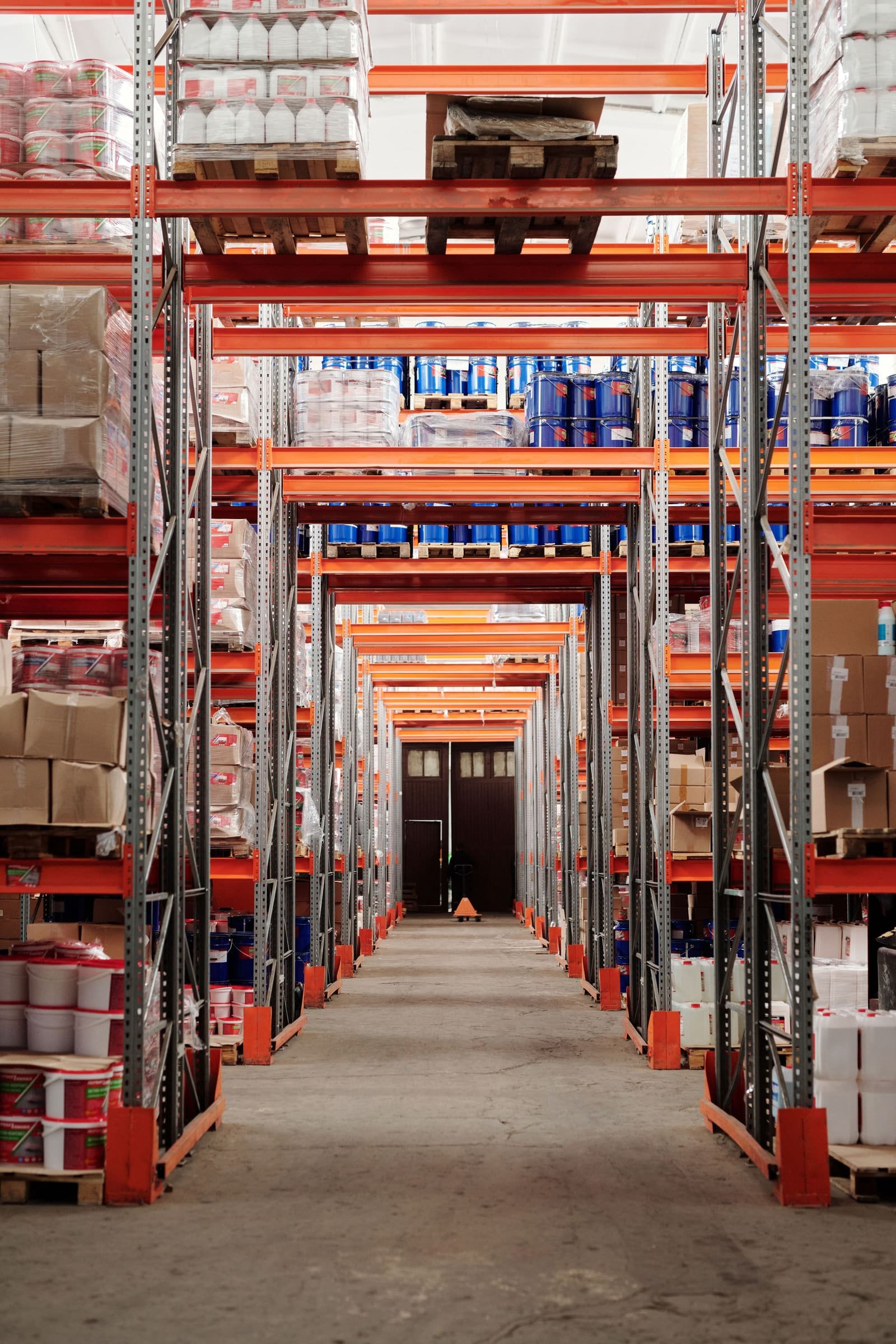 Warehouse storage aisle for packed goods